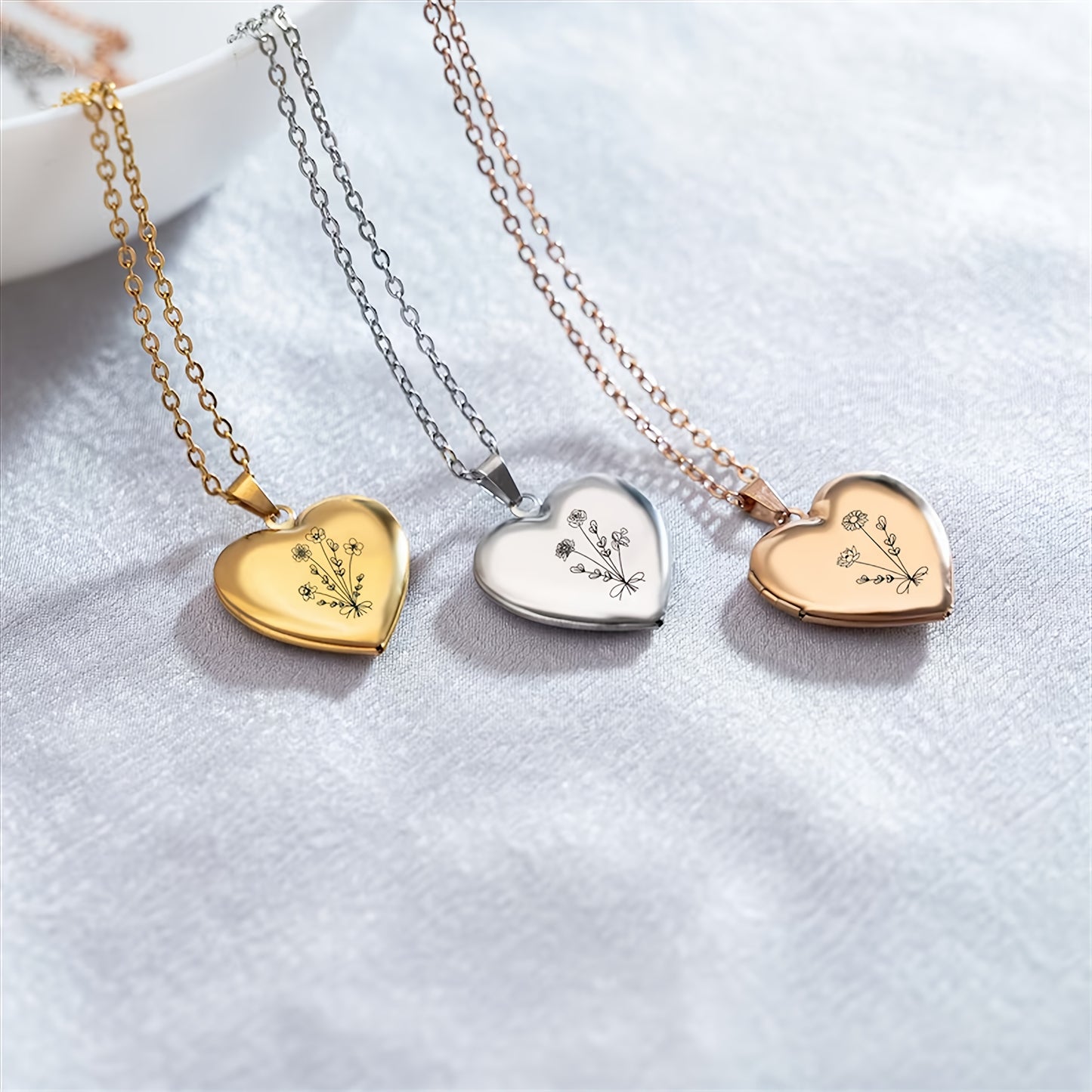 Custom Photo Heart-shaped Pendant Necklace with Personalized Image Jewelry, a Thoughtful Gift for Mothers, Wives, and Girlfriends, Suitable for Special Occasions and as a Christmas Present