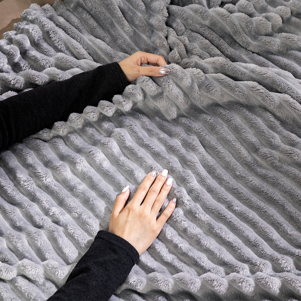 1pc Large Strips Ribbed Throw Blankets | Luxurious 270g Flannel Fleece Blanket | Warm Cozy Blanket Throws For Sofas, Bed, Chair, Couch, Settee | Super Soft Warm Blanket Single Double King Super King Size, Machine Washable, Easy Care, Perfect for Home, Tra