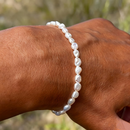 Dainty Freshwater Pearls Bracelet, Year-Round Wear, No Maintenance Required, Luxury Jewelry, November Birthstone Jewelry for Women & Men, Everyday & Special Occasions (Christmas/Graduation/Anniversary)