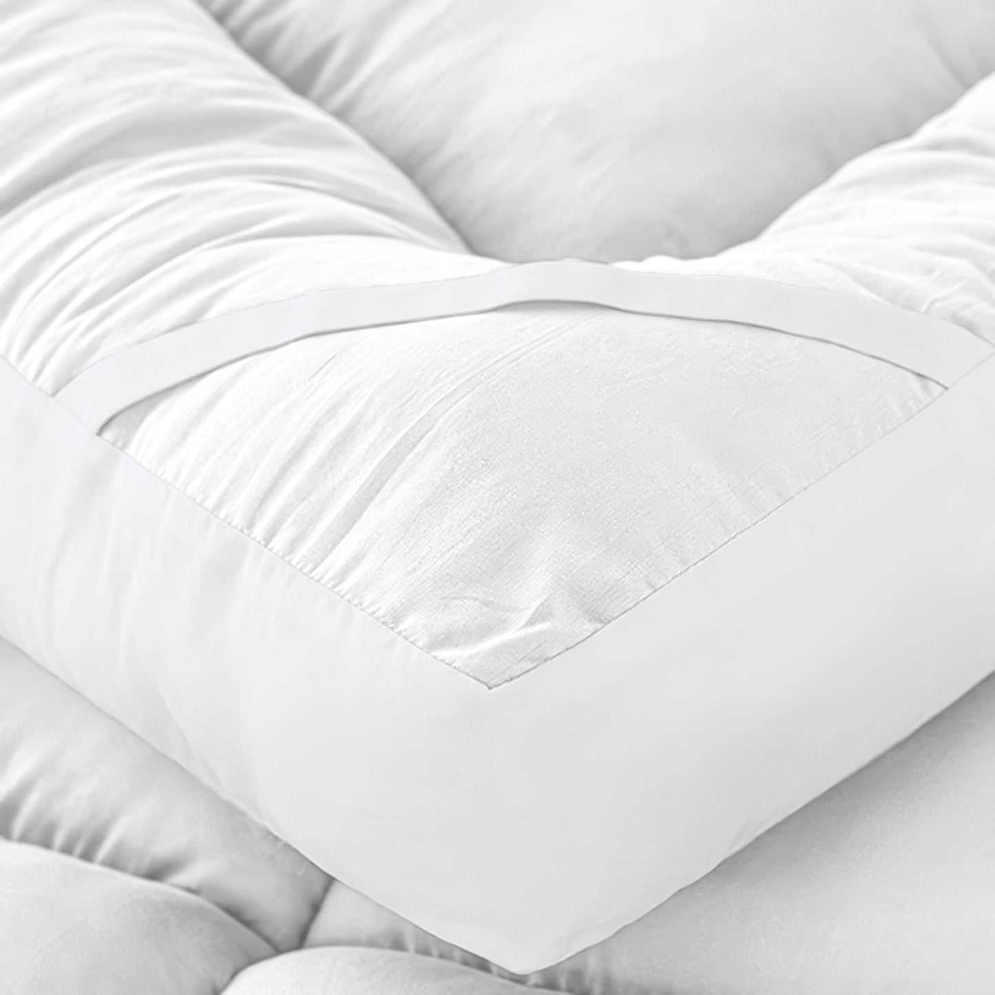 Hotel Quality 10cm Thickness Mattress Topper and Deep Fitted Elastic Corners – Luxury Mattress Topper for All Season and all size available Single, Double, Small Double, King and Super King. 4 Pack Pillow Protector Available for Matching Set