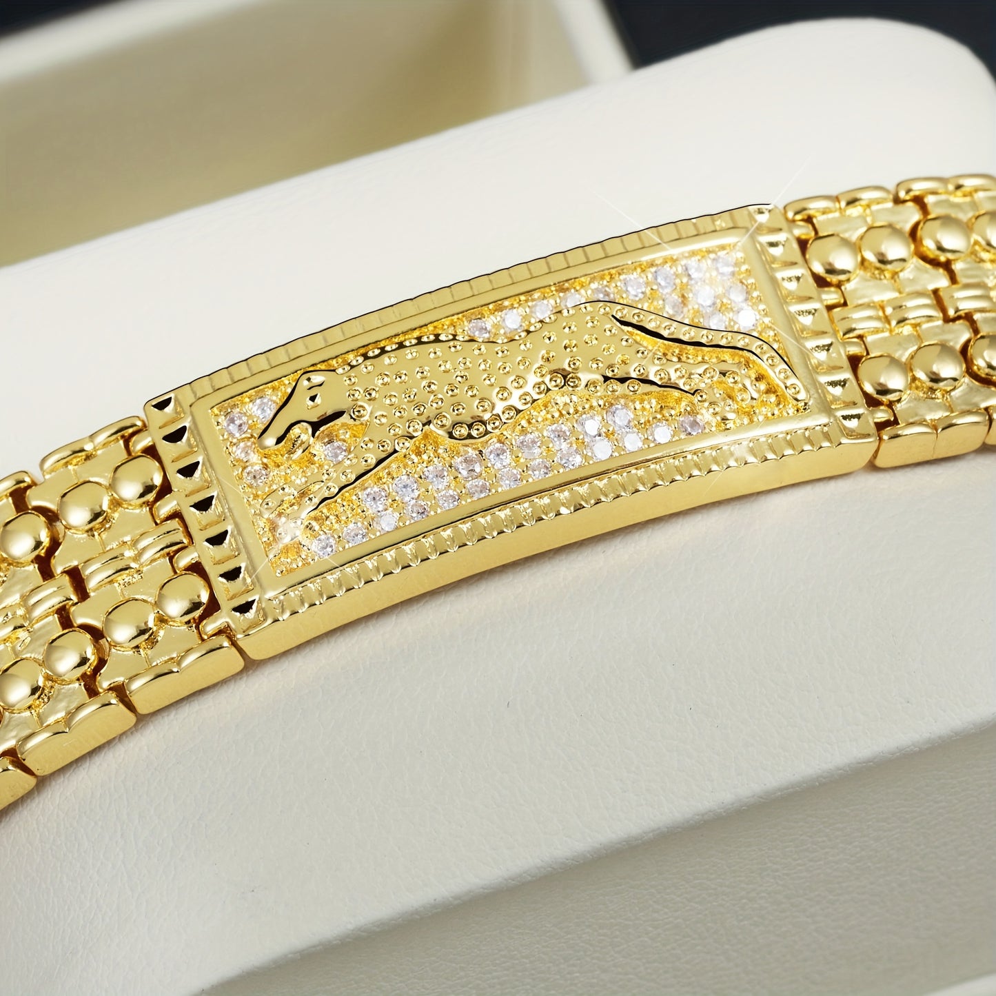 1pc Luxurious and Stylish 18K Gold Plated-plated Copper Bracelet with Leopard and Synthetic Cubic Zirconiaia, an Exquisite Fashion Bracelet Essential for Daily Wear by Both Men and Women