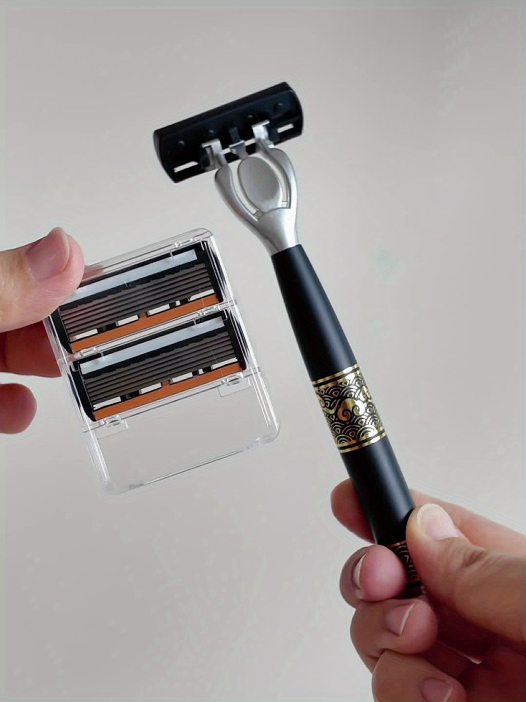 Hip-Hop Style Men'S Manual Razor with Orange And White Blade Color Scheme, Featuring Six Ultra-Sharp Blades. Each Set Includes 2 Premium Handles And 36 Replacement Blade Cartridges, Comes with a Cleaning Brush for Easy Maintenance And Repeated Use