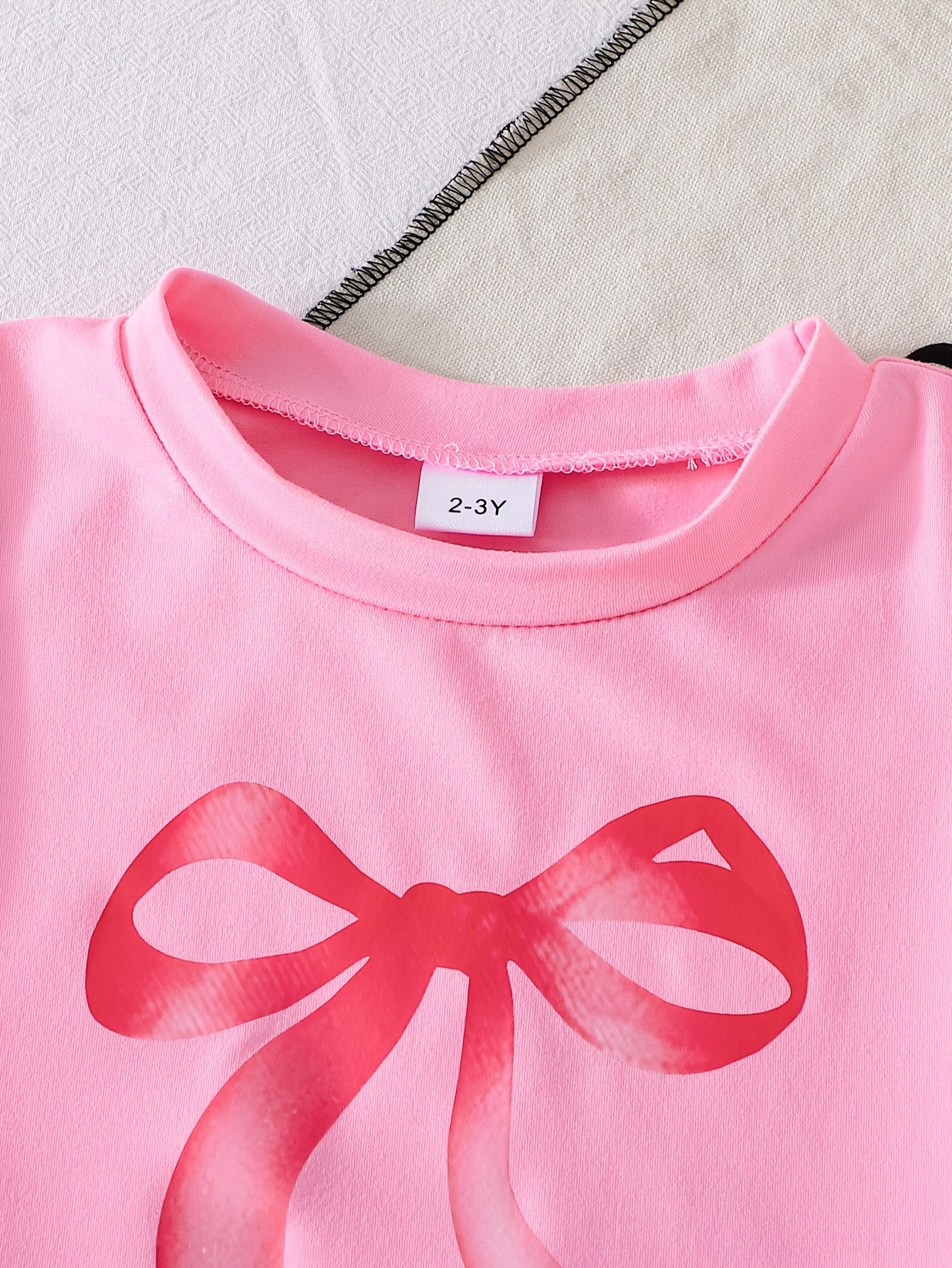 2pcs Set of Casual Loose-fitting Round-neck Short-sleeve T-shirt and Shorts for Girls Aged 1-6, Featuring Cute Heart and Bowknot Prints, Suitable for Daily Wear, Outings, Home, and School in Spring and Summer, Perfect for Outdoor
