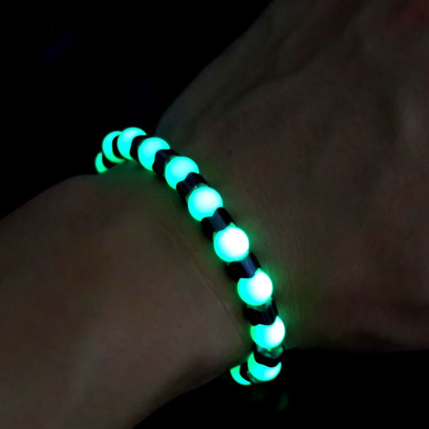 New European and American Style Fun Personality Glow-in-the-Dark Bracelet, Youthful Unisex Wristband, Suitable for Various Holiday Gifts