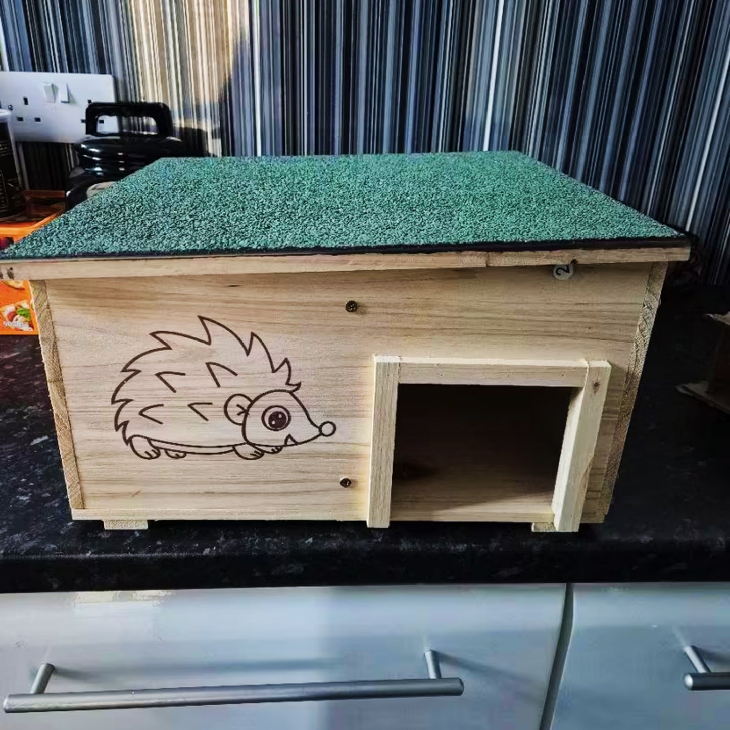 Wooden Hedgehog House: Hedgehog Hamster Habitat Shelter House Garden Nature Hibernation Feeding Box with Removable Roof