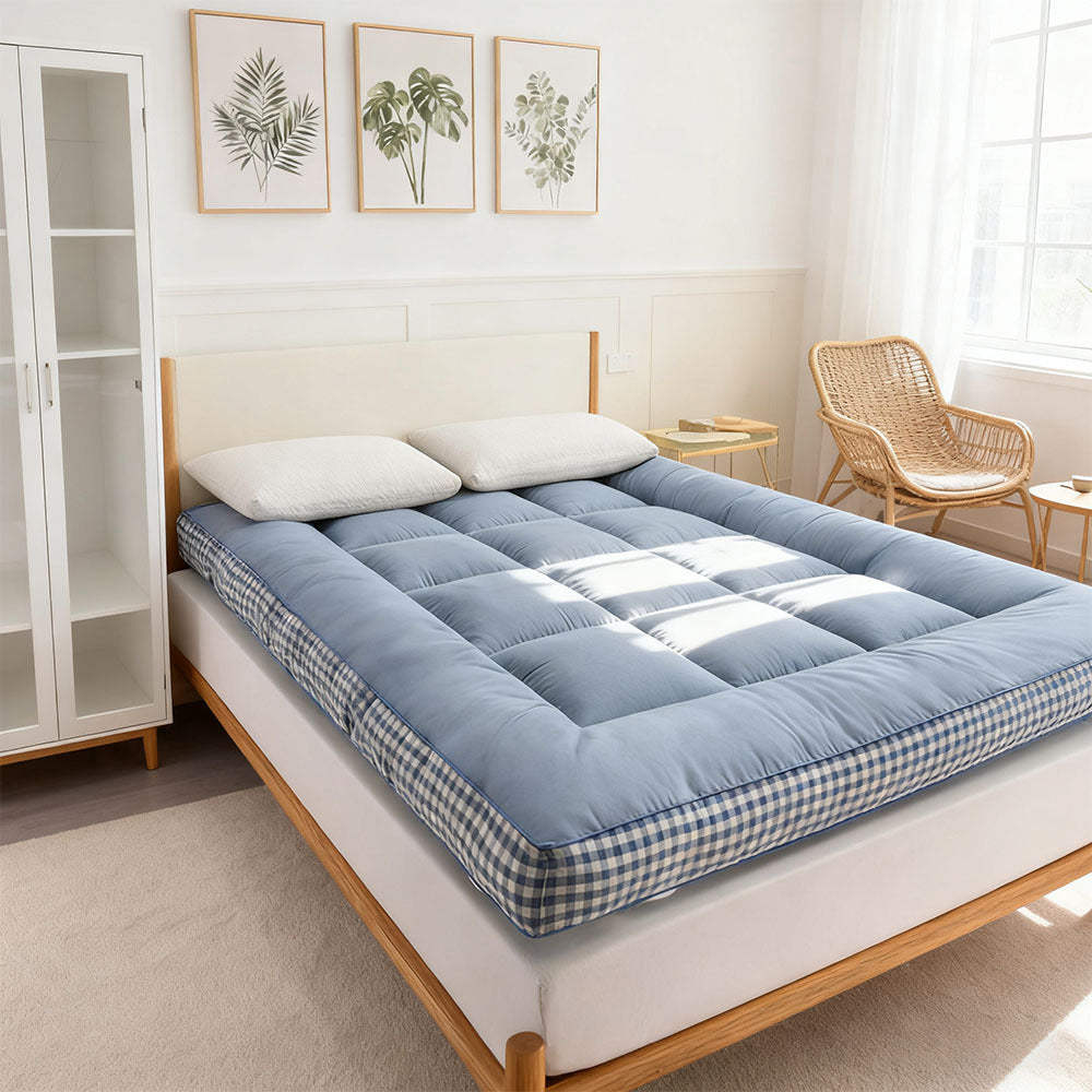 Ultra-soft and Comfortable Brushed Quilted Mattress Topper, Extra-thick Foldable Mattress Topper with Side Plaid Design, Breathable and Durable Bed Mattress Pad Cover, with Strap Design, Medium Hardness, Luxury Bedding for Bedroom, Apartment, Guest Room,