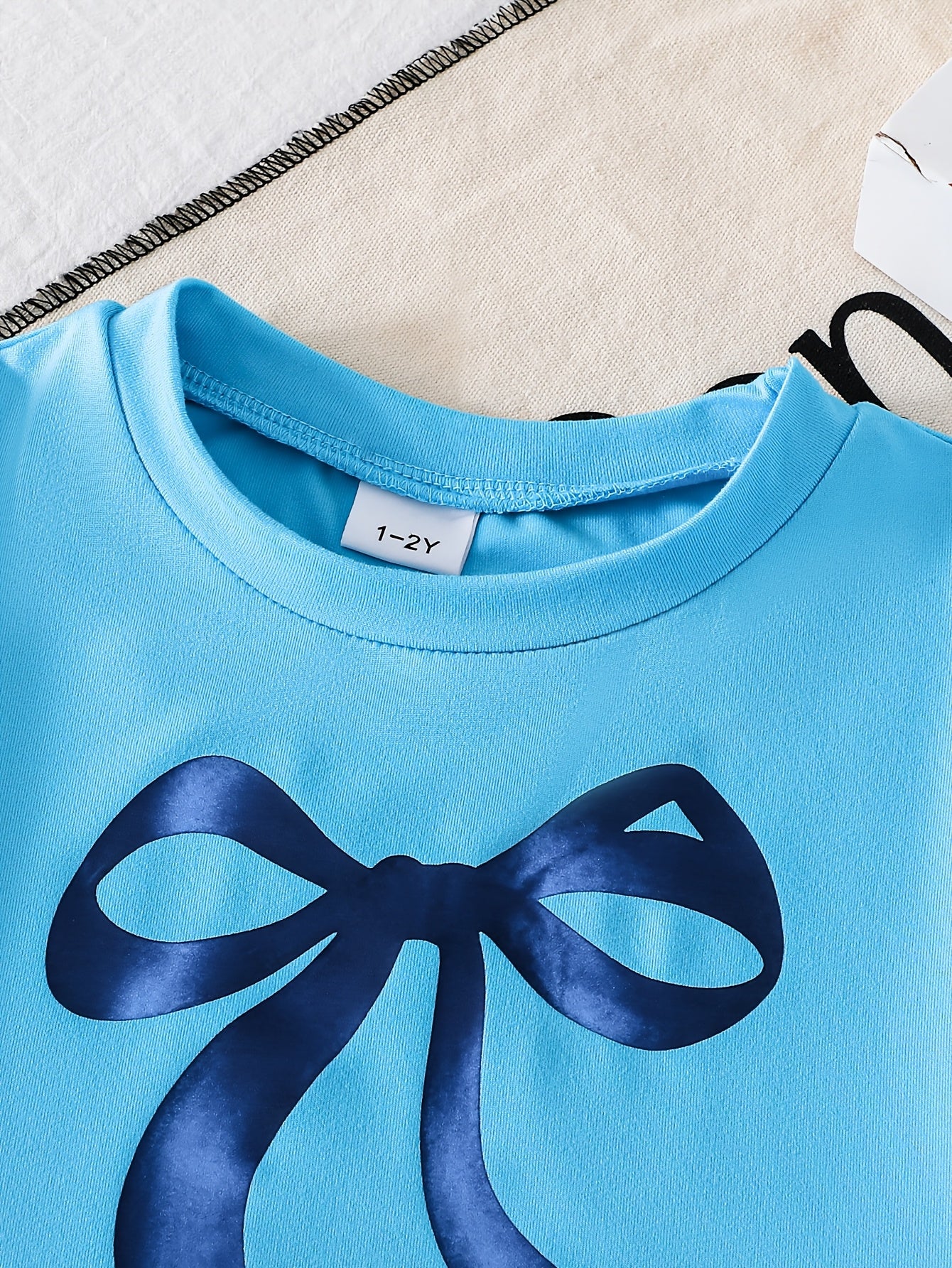 2pcs Set of Casual Loose-fitting Round-neck Short-sleeve T-shirt and Shorts for Girls Aged 1-6, Featuring Cute Heart and Bowknot Prints, Suitable for Daily Wear, Outings, Home, and School in Spring and Summer, Perfect for Outdoor