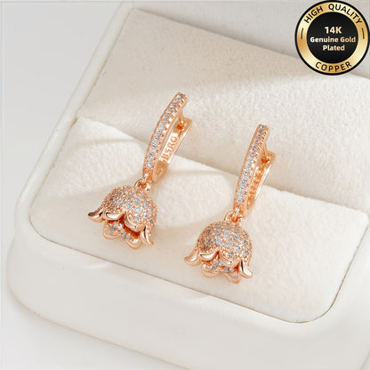 [Wedding Jewelry] A Pair of Rose Golden High-End Hypoallergenic Copper Women's Earrings, Elegant and Luxurious with Synthetic Synthetic Zirconia Inlay, Rose Flower and Lily of the Valley Pendant Design, Suitable for Daily Wear, Banquets, and Vacations, We