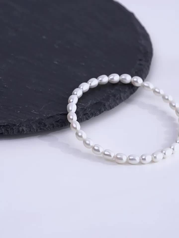 Dainty Freshwater Pearls Bracelet, Year-Round Wear, No Maintenance Required, Luxury Jewelry, November Birthstone Jewelry for Women & Men, Everyday & Special Occasions (Christmas/Graduation/Anniversary)