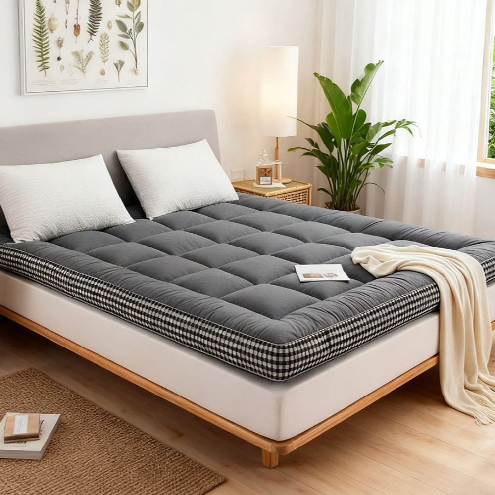 Ultra-soft and Comfortable Brushed Quilted Mattress Topper, Extra-thick Foldable Mattress Topper with Side Plaid Design, Breathable and Durable Bed Mattress Pad Cover, with Strap Design, Medium Hardness, Luxury Bedding for Bedroom, Apartment, Guest Room,