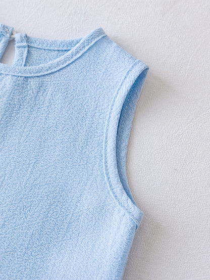 Girls' Summer 2pcs Set: Sleeveless Top and Shorts with Scalloped Hem Design, Fresh and Fashionable Outfit. Light Blue Toddler Set: Sleeveless Tank Top + Shorts, Soft and Breathable Summer Outerwear. Girls' Summer 2pcs Set with Scalloped Lace Trim