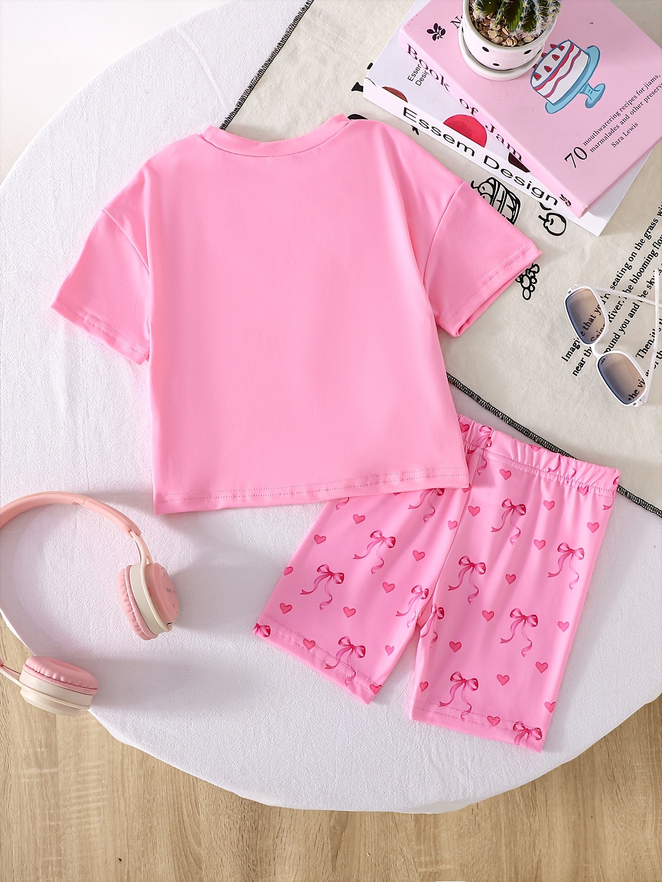 2pcs Set of Casual Loose-fitting Round-neck Short-sleeve T-shirt and Shorts for Girls Aged 1-6, Featuring Cute Heart and Bowknot Prints, Suitable for Daily Wear, Outings, Home, and School in Spring and Summer, Perfect for Outdoor