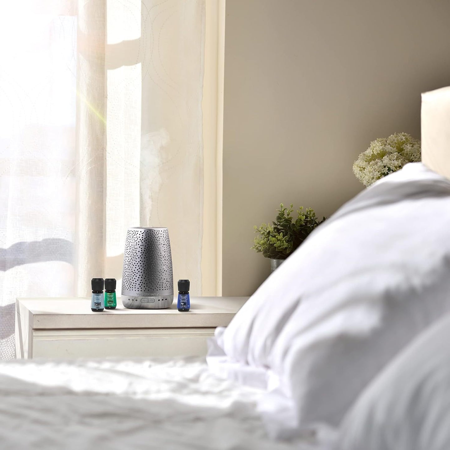 Yankee Candle Sleep Diffuser Starter Kit | Silver | Peaceful Dreams Electric Fragrance Diffuser Refill | Up to 30 Nights of Fragrance | UK Plug