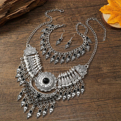 A Stylish Three-Piece Set Featuring a Vintage Multi-Layer Necklace with Tassel Pendants, Perfect for Casual Parties And Ethnic-Themed Events.