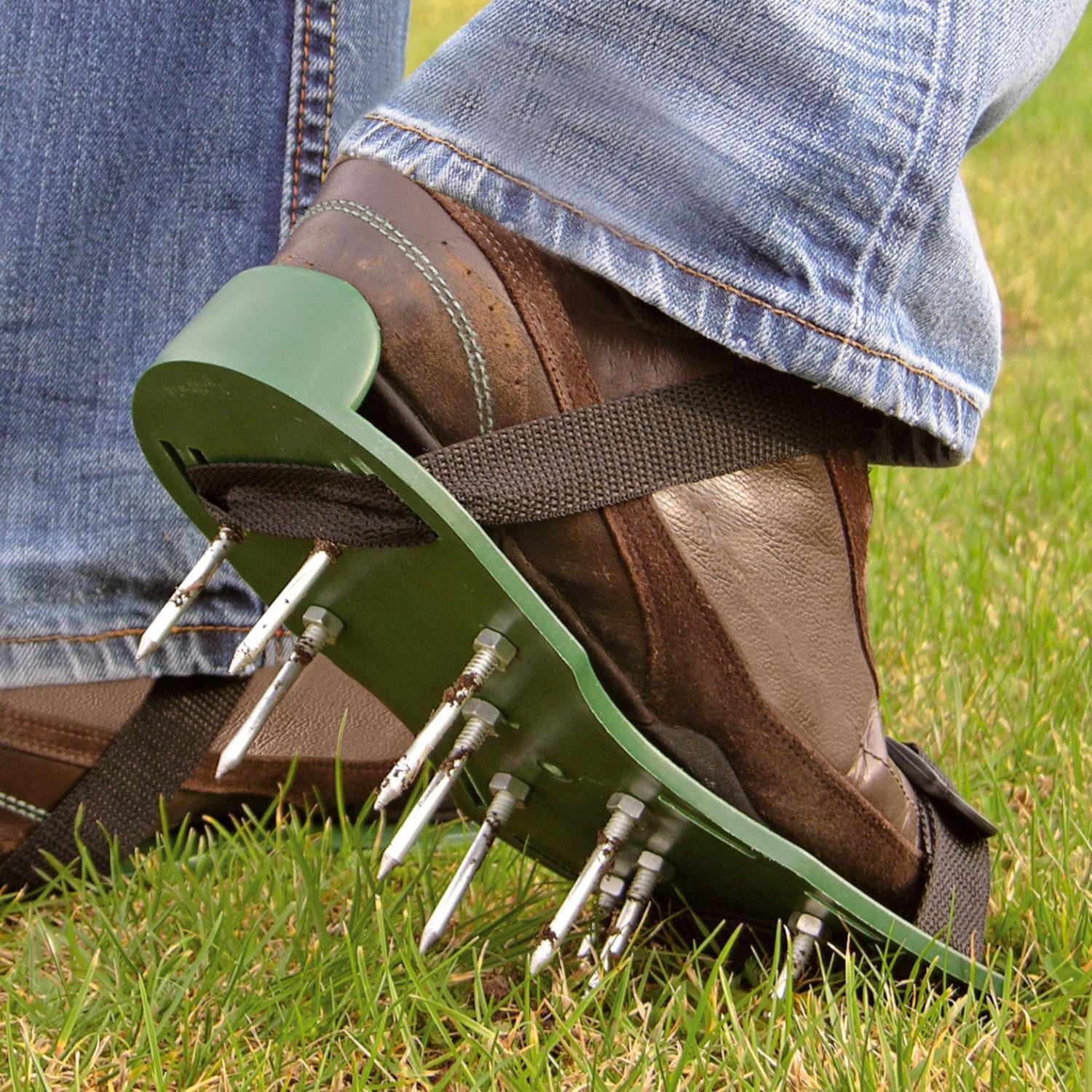 Lawn Aerator Spike Shoes with 26 Metal Spikes & 4 Adjustable Straps – Manual Aerating Sandals for Grass & Soil Health, Universal Fit, 5cm Deep Spikes for Garden Lawn Care