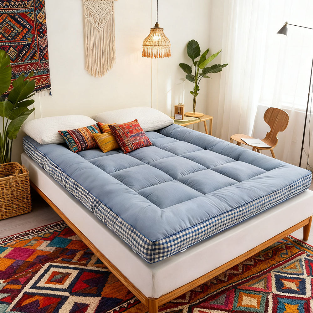 Ultra-soft and Comfortable Brushed Quilted Mattress Topper, Extra-thick Foldable Mattress Topper with Side Plaid Design, Breathable and Durable Bed Mattress Pad Cover, with Strap Design, Medium Hardness, Luxury Bedding for Bedroom, Apartment, Guest Room,