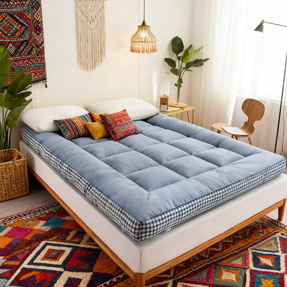 Ultra-soft and Comfortable Brushed Quilted Mattress Topper, Extra-thick Foldable Mattress Topper with Side Plaid Design, Breathable and Durable Bed Mattress Pad Cover, with Strap Design, Medium Hardness, Luxury Bedding for Bedroom, Apartment, Guest Room,