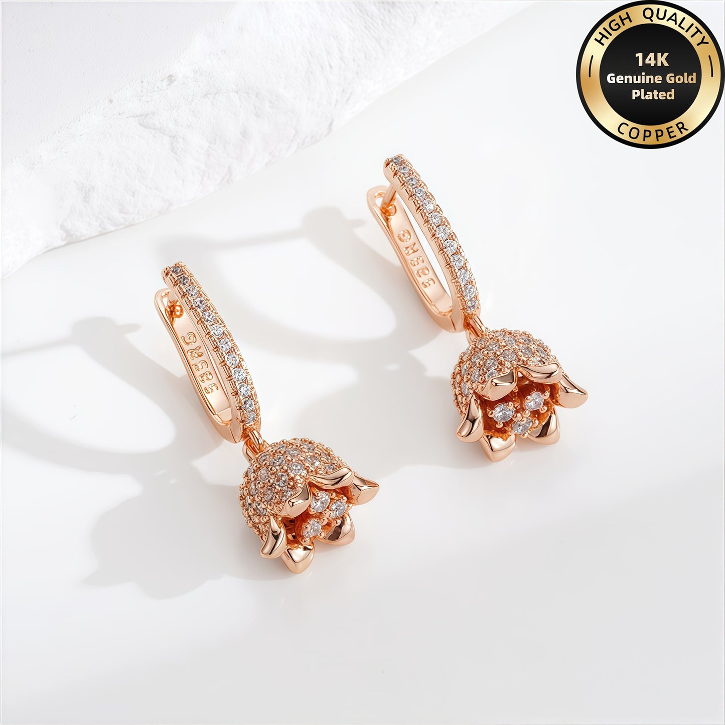 [Wedding Jewelry] A Pair of Rose Golden High-End Hypoallergenic Copper Women's Earrings, Elegant and Luxurious with Synthetic Synthetic Zirconia Inlay, Rose Flower and Lily of the Valley Pendant Design, Suitable for Daily Wear, Banquets, and Vacations, We