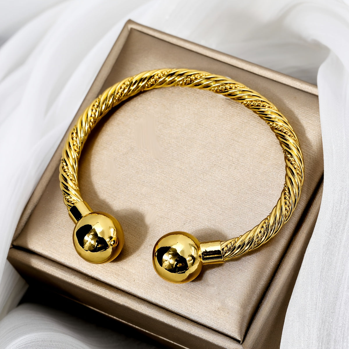 1pc Exquisite and Stylish Twisted Open Copper Bangle Bangle Bangle Bracelet for Men and Women, Jewelry for Daily Wear and Parties