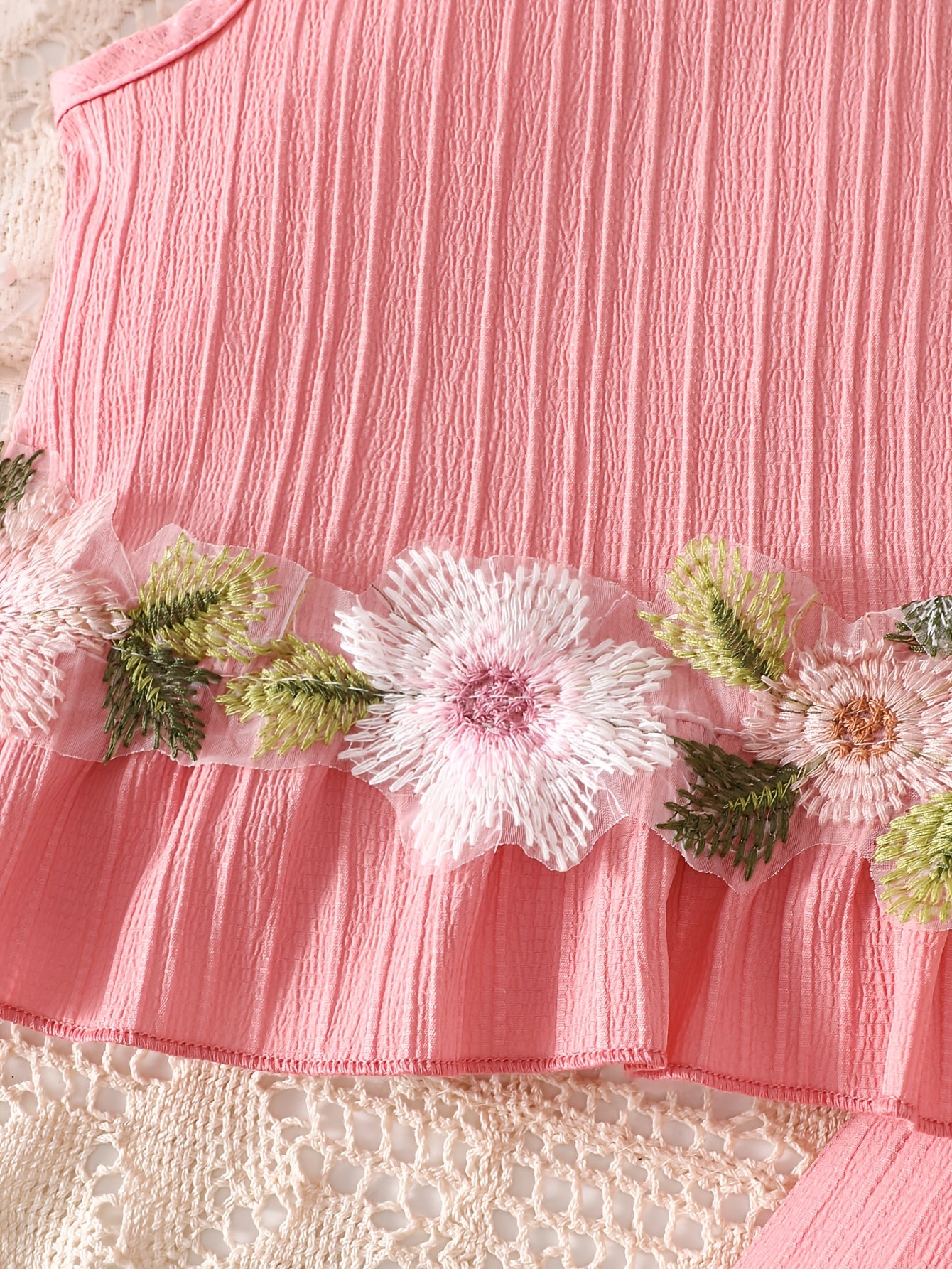 2pcs Set. Girls' Tank Top and Wide-leg Pants Set, Featuring Stylish Lace Trim and Ruffle Details. Simple and Fashionable Design. Ideal for Girls' Daily Casual Wear in Spring and Summer. Suitable for Girls Aged 1-8 for Daily Leisure and Sports