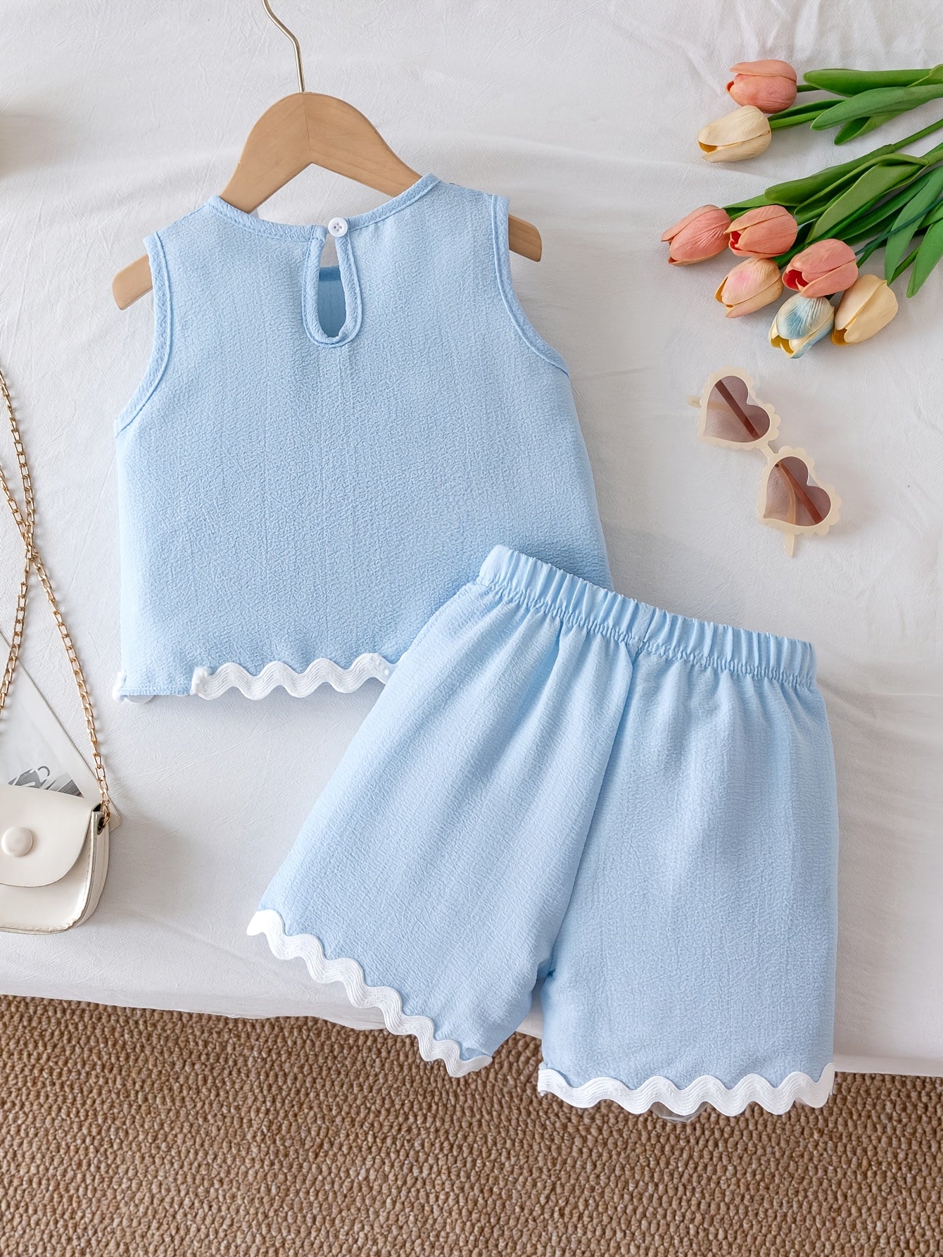 Girls' Summer 2pcs Set: Sleeveless Top and Shorts with Scalloped Hem Design, Fresh and Fashionable Outfit. Light Blue Toddler Set: Sleeveless Tank Top + Shorts, Soft and Breathable Summer Outerwear. Girls' Summer 2pcs Set with Scalloped Lace Trim