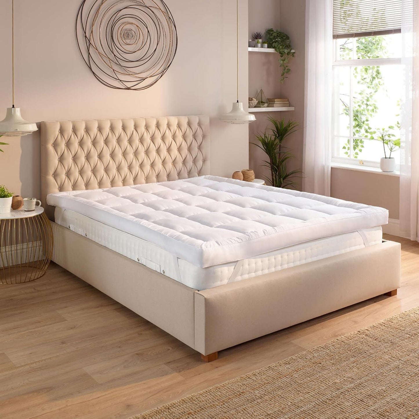 Hotel Quality Mattress Topper Extra Heigh, 10cm / 4 inch Heigh & Extra Soft, Easy Care & Machine Washable, Comes in Small Single, Single, Small Double, Double, King & Super King Sizes. Christmas Gifts