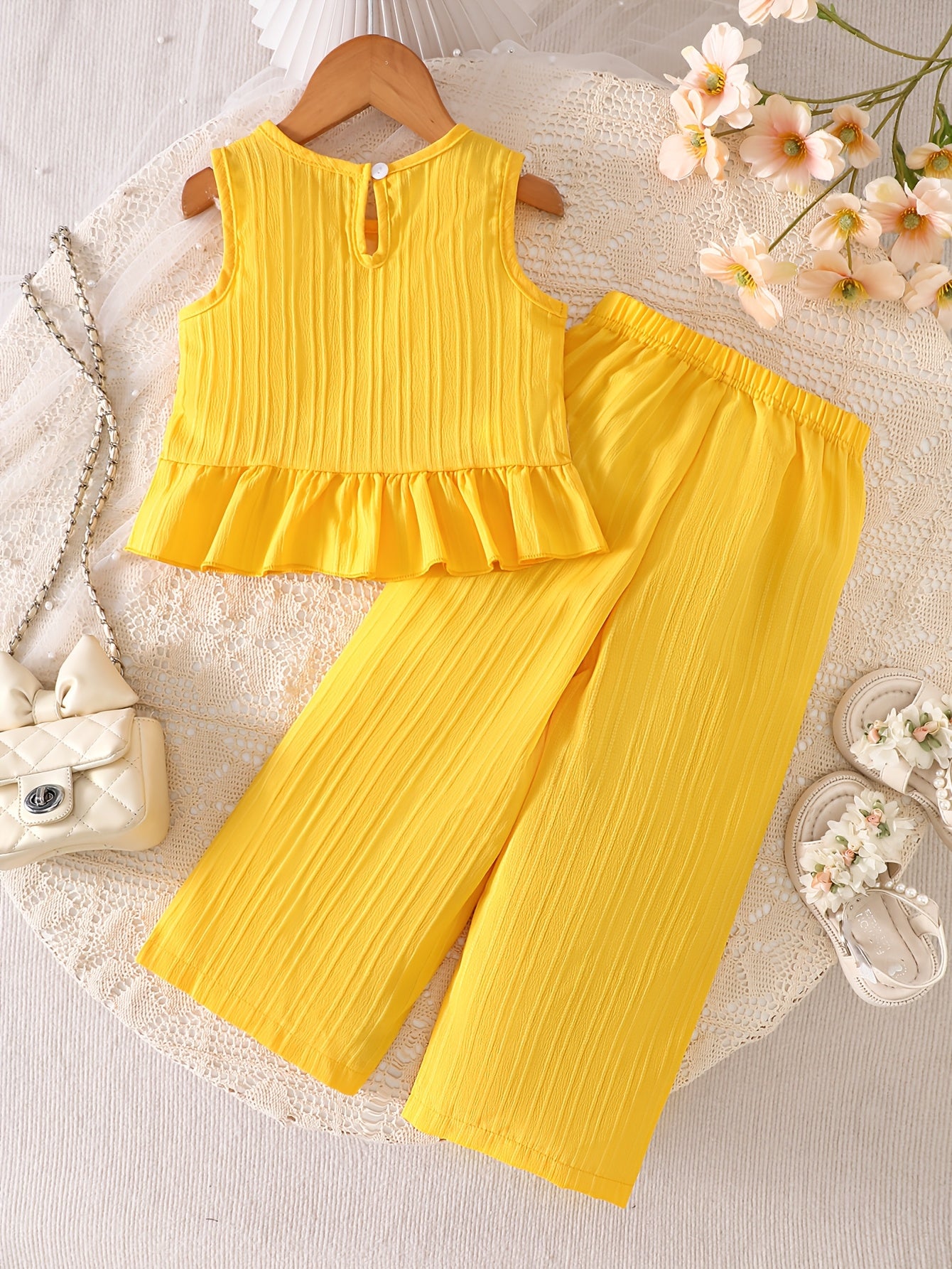 2pcs Set. Girls' Tank Top and Wide-leg Pants Set, Featuring Stylish Lace Trim and Ruffle Details. Simple and Fashionable Design. Ideal for Girls' Daily Casual Wear in Spring and Summer. Suitable for Girls Aged 1-8 for Daily Leisure and Sports