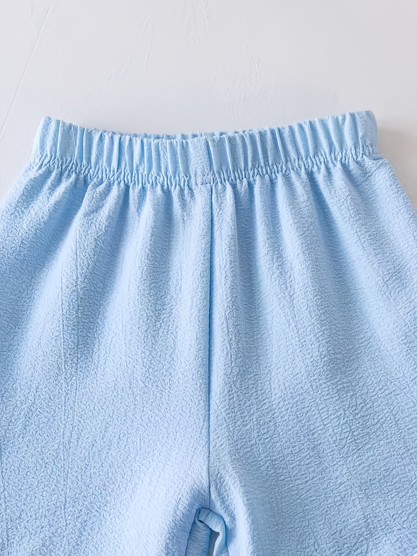 Girls' Summer 2pcs Set: Sleeveless Top and Shorts with Scalloped Hem Design, Fresh and Fashionable Outfit. Light Blue Toddler Set: Sleeveless Tank Top + Shorts, Soft and Breathable Summer Outerwear. Girls' Summer 2pcs Set with Scalloped Lace Trim