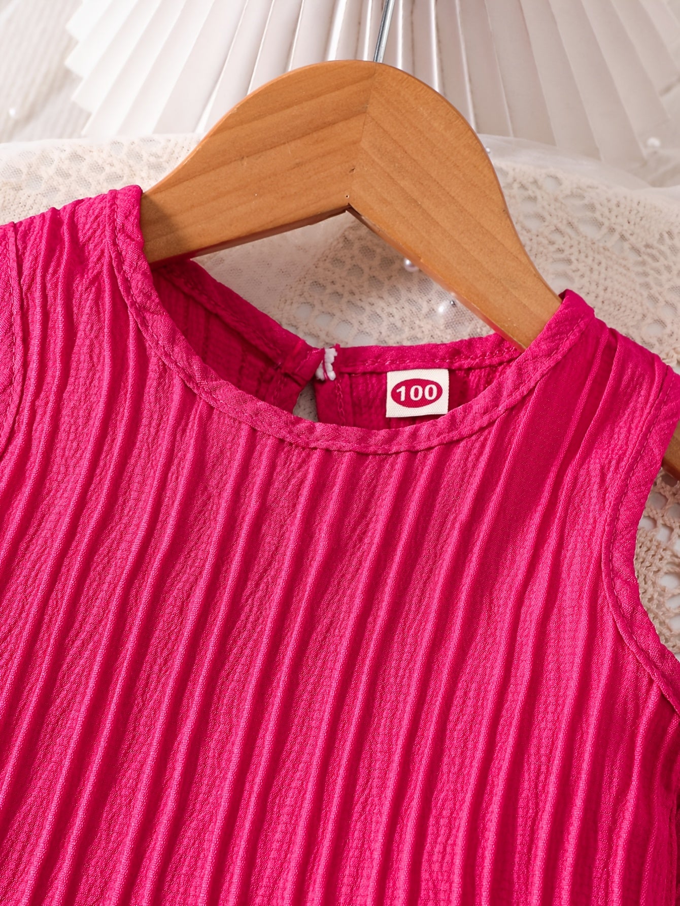 2pcs Set. Girls' Tank Top and Wide-leg Pants Set, Featuring Stylish Lace Trim and Ruffle Details. Simple and Fashionable Design. Ideal for Girls' Daily Casual Wear in Spring and Summer. Suitable for Girls Aged 1-8 for Daily Leisure and Sports