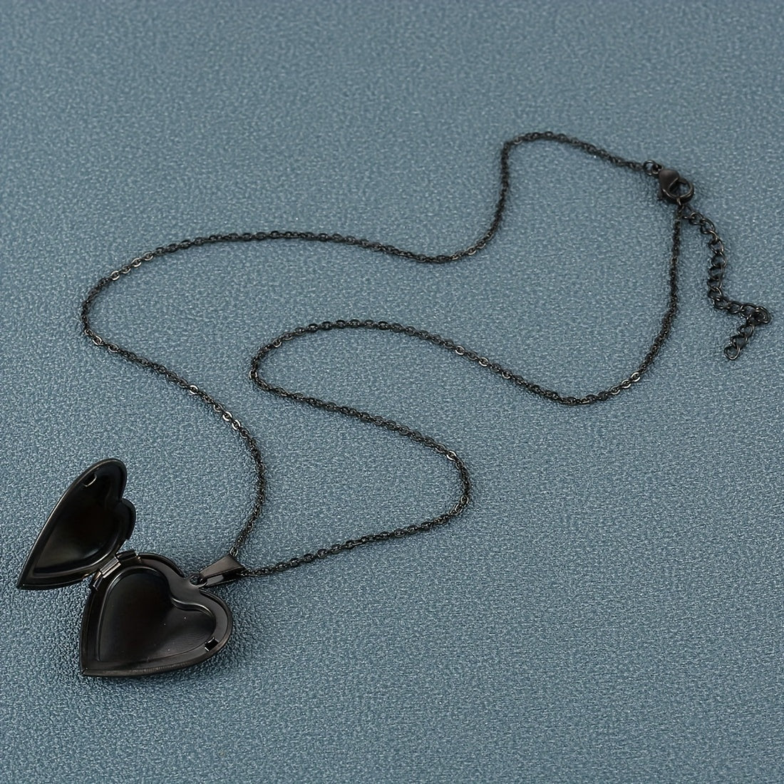 Custom Photo Heart-shaped Pendant Necklace with Personalized Image Jewelry, a Thoughtful Gift for Mothers, Wives, and Girlfriends, Suitable for Special Occasions and as a Christmas Present