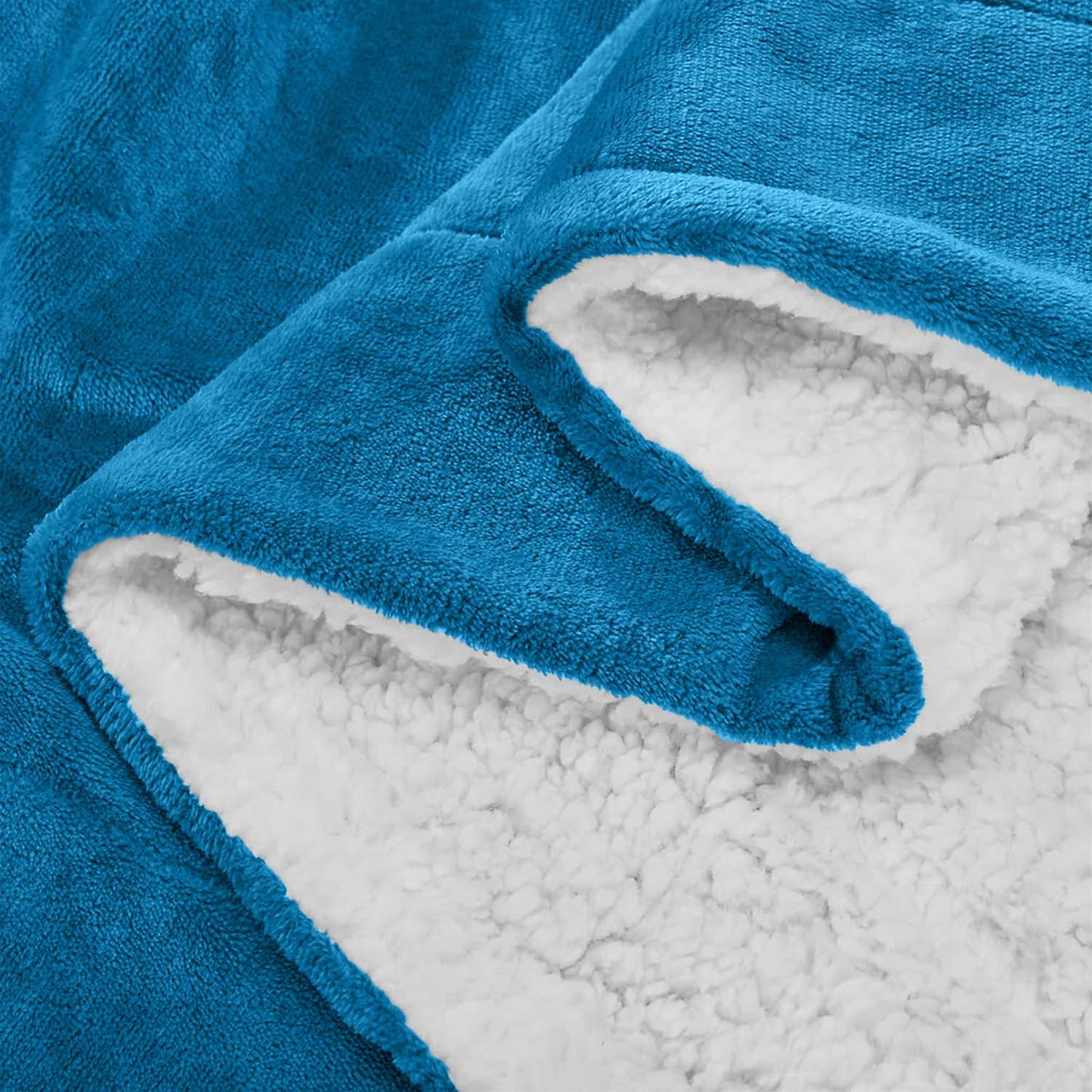 Soft Cozy Sherpa Blanket, Double-Sided Throw Blanket, Contemporary Design, Warm Throw for Couch, Bed, Office and Travel, Versatile All-Season, Perfect Holiday Gift