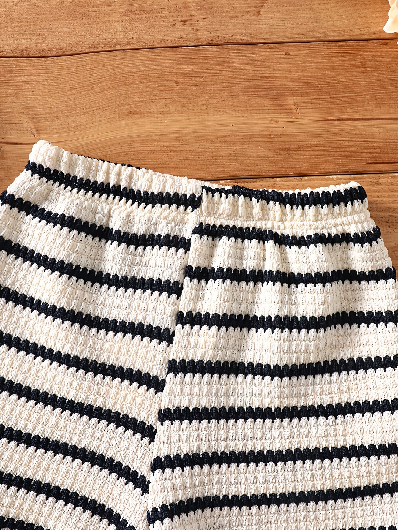 2pcs Set. Girls' Vest And Shorts Outfit, Bow Detail, Striped Knit Jacquard. Easy Fashion Design, Suitable for 1-8 Year Old Girls' Daily Casual Sports, Summer Outfit, As a Gift for Girls. Suitable for Outdoor