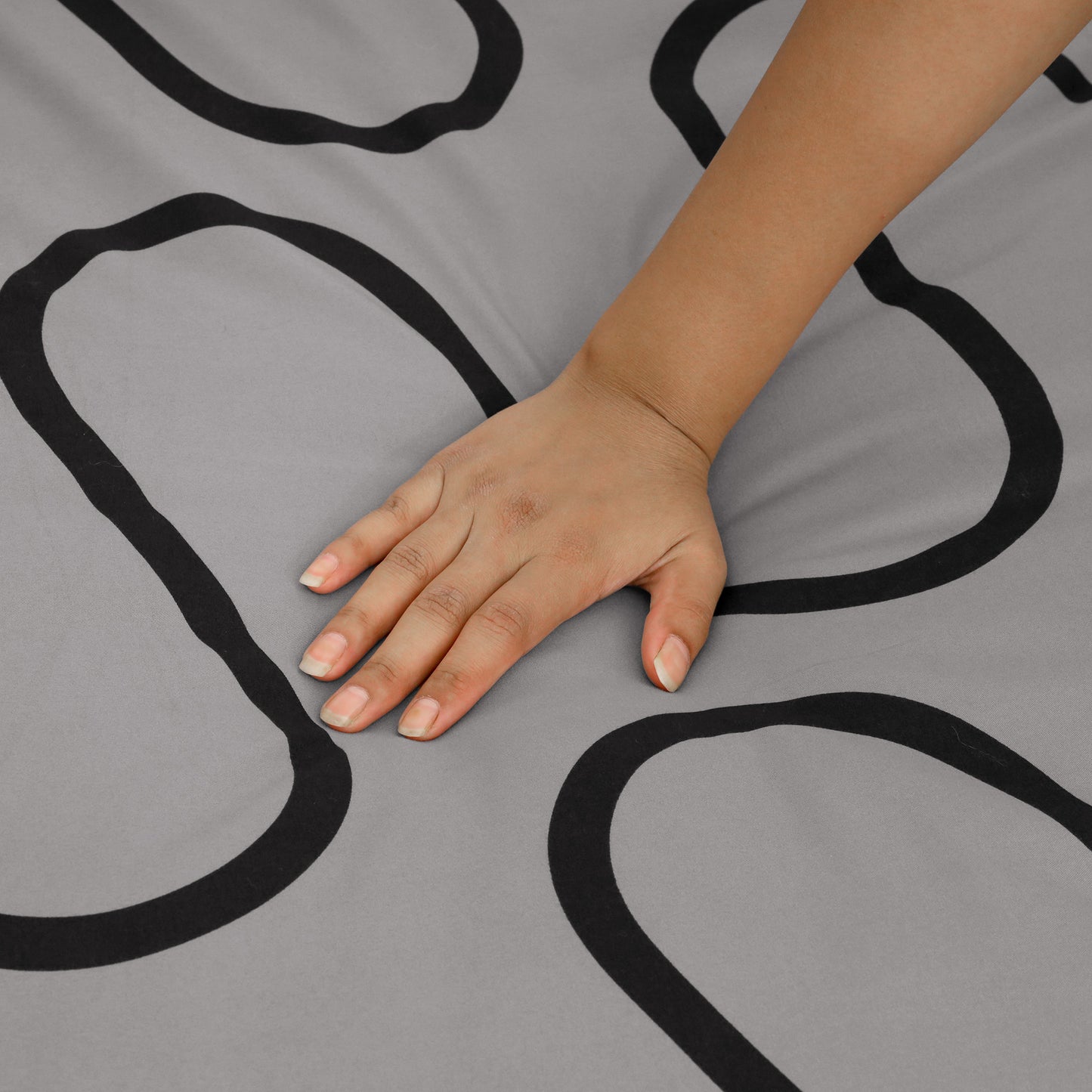 3-Piece Wave Print Duvet Cover Set – Soft, Breathable Microfiber Bedding for All-Season Comfort, Reversible Design with Button Closure for Bedroom or Guest Room