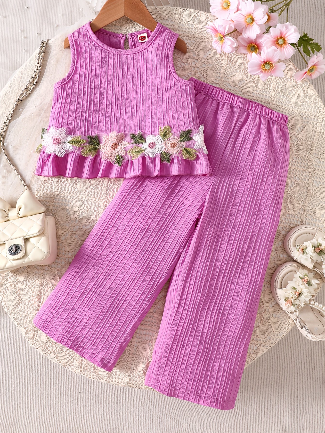 2pcs Set. Girls' Tank Top and Wide-leg Pants Set, Featuring Stylish Lace Trim and Ruffle Details. Simple and Fashionable Design. Ideal for Girls' Daily Casual Wear in Spring and Summer. Suitable for Girls Aged 1-8 for Daily Leisure and Sports