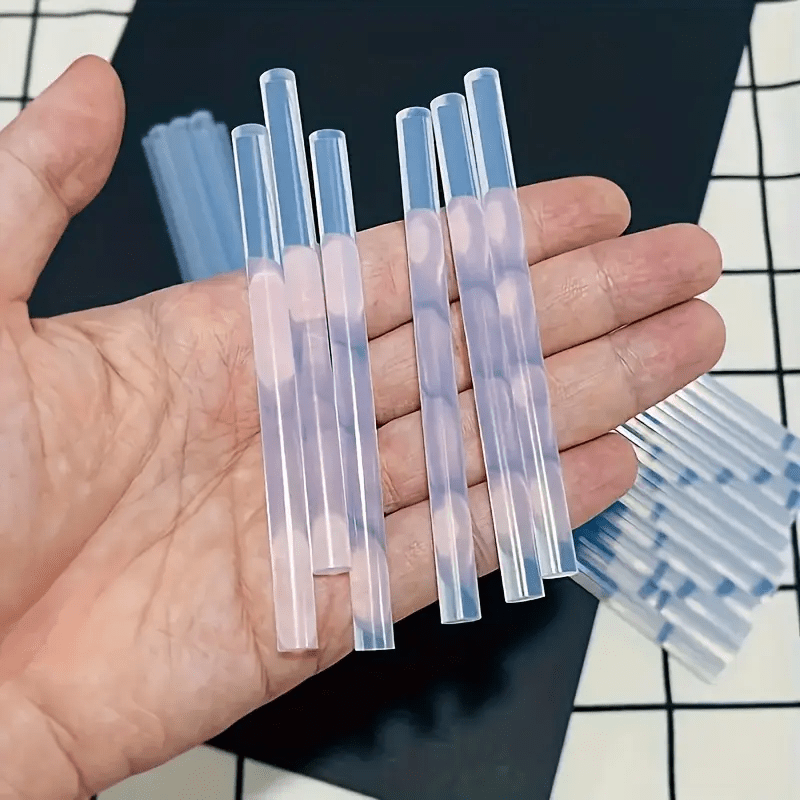 200 ultra-transparent hot melt glue sticks with a size of 7mm * 110mm. Suitable for DIY crafts, woodworking and home decor projects during Christmas and Halloween. Compatible with most hot melt glue guns and craft materials. Transparent glue. Glue