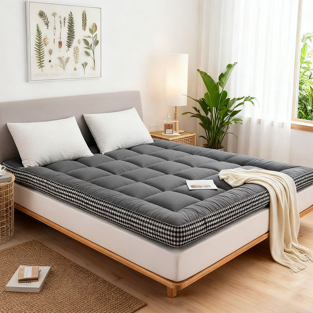 Ultra-soft and Comfortable Brushed Quilted Mattress Topper, Extra-thick Foldable Mattress Topper with Side Plaid Design, Breathable and Durable Bed Mattress Pad Cover, with Strap Design, Medium Hardness, Luxury Bedding for Bedroom, Apartment, Guest Room,
