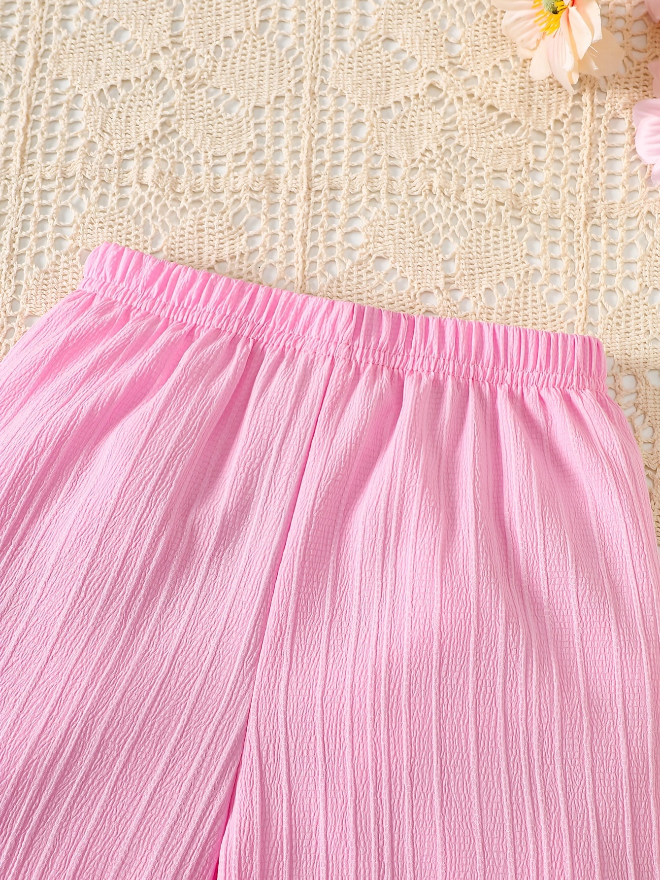 2pcs Set. Girls' Tank Top and Wide-leg Pants Set, Featuring Stylish Lace Trim and Ruffle Details. Simple and Fashionable Design. Ideal for Girls' Daily Casual Wear in Spring and Summer. Suitable for Girls Aged 1-8 for Daily Leisure and Sports