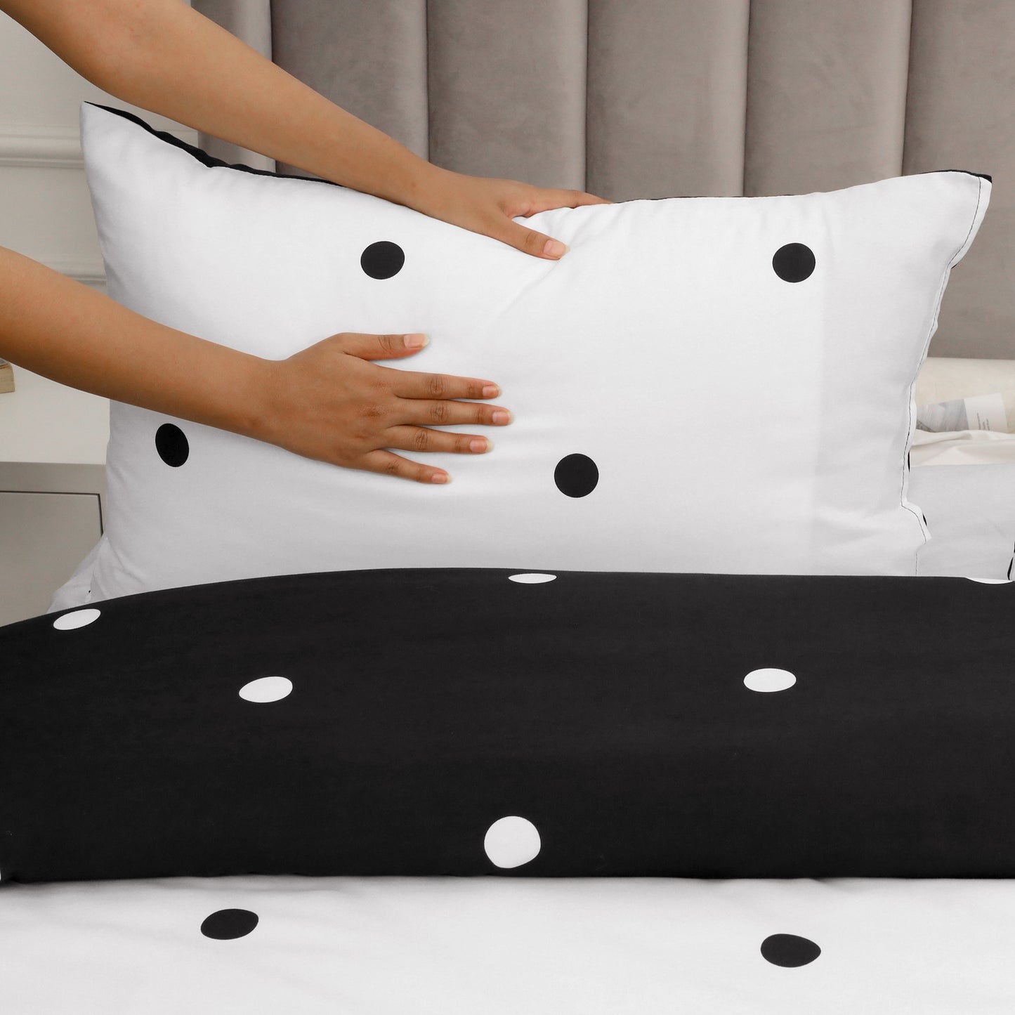 3pcs Reversible Polka Dot Duvet Cover Set – Hotel Quality, Soft & Breathable Microfiber, with Pillowcases, Button Closure, Machine Washable, Wrinkle Free & Durable