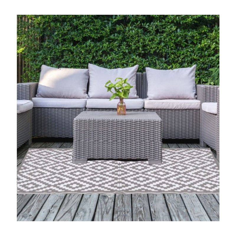 Easy care indoor outdoor rug