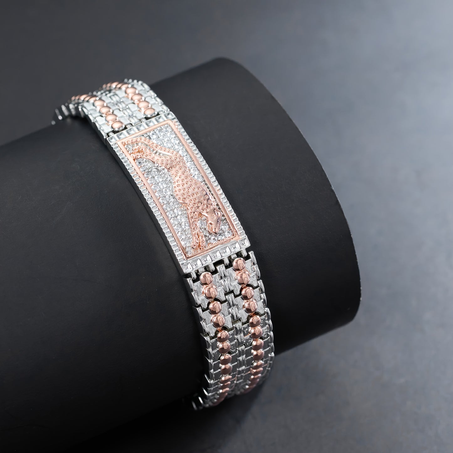 1pc Luxurious and Stylish 18K Gold Plated-plated Copper Bracelet with Leopard and Synthetic Cubic Zirconiaia, an Exquisite Fashion Bracelet Essential for Daily Wear by Both Men and Women