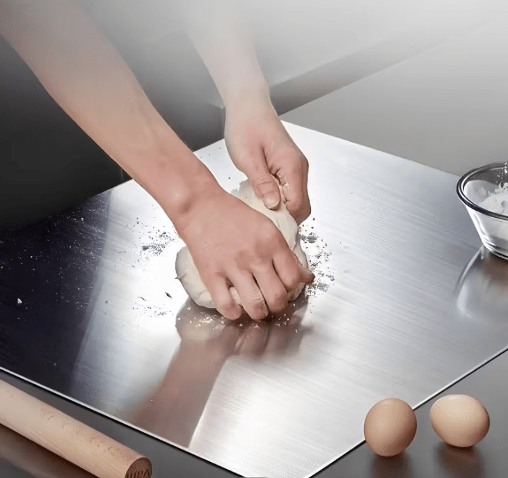 Shipping 1pc of Stainless Steel Cutting Board, a Sturdy Chopping Board Suitable for Meat, Fruits, Vegetables, Bread, And Baking, Featuring a Non-Slip Design with a Lip.