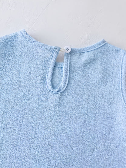 Girls' Summer 2pcs Set: Sleeveless Top and Shorts with Scalloped Hem Design, Fresh and Fashionable Outfit. Light Blue Toddler Set: Sleeveless Tank Top + Shorts, Soft and Breathable Summer Outerwear. Girls' Summer 2pcs Set with Scalloped Lace Trim