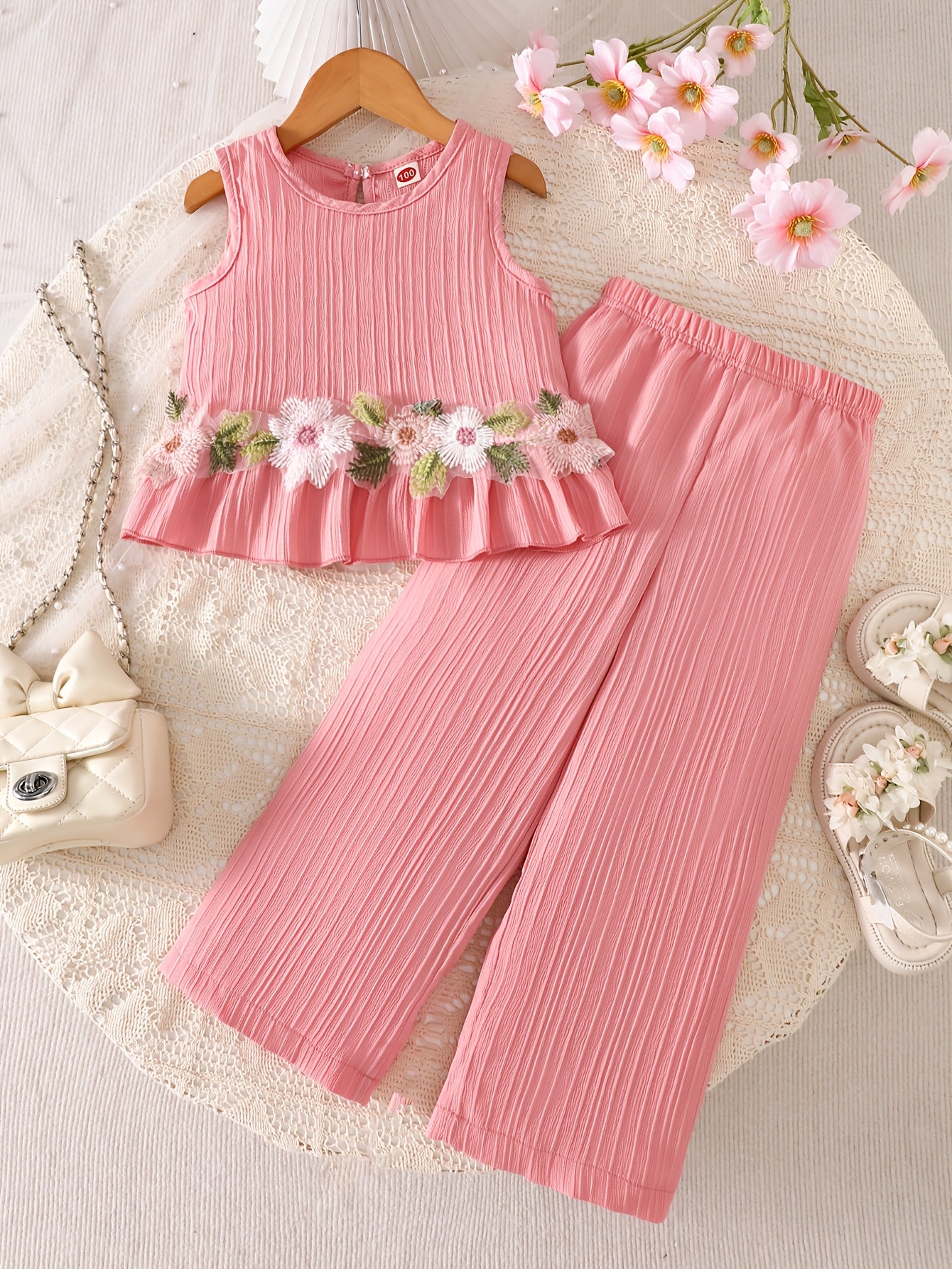 2pcs Set. Girls' Tank Top and Wide-leg Pants Set, Featuring Stylish Lace Trim and Ruffle Details. Simple and Fashionable Design. Ideal for Girls' Daily Casual Wear in Spring and Summer. Suitable for Girls Aged 1-8 for Daily Leisure and Sports