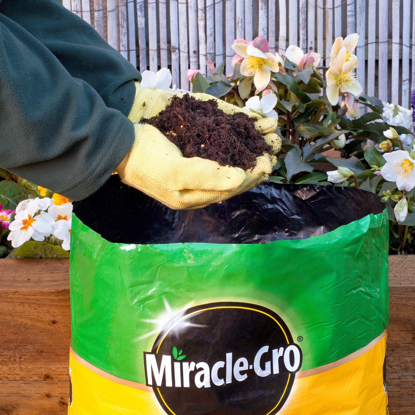 Miracle-Gro All Purpose Premium Compost 20L Nutrient Enriched Soil for Garden Flower All Plants Maximum Root Growth Multi-Purpose