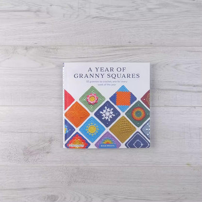 A Year of Granny Squares - 52 grannies to crochet, one for every week of the year by Kylie Moleta