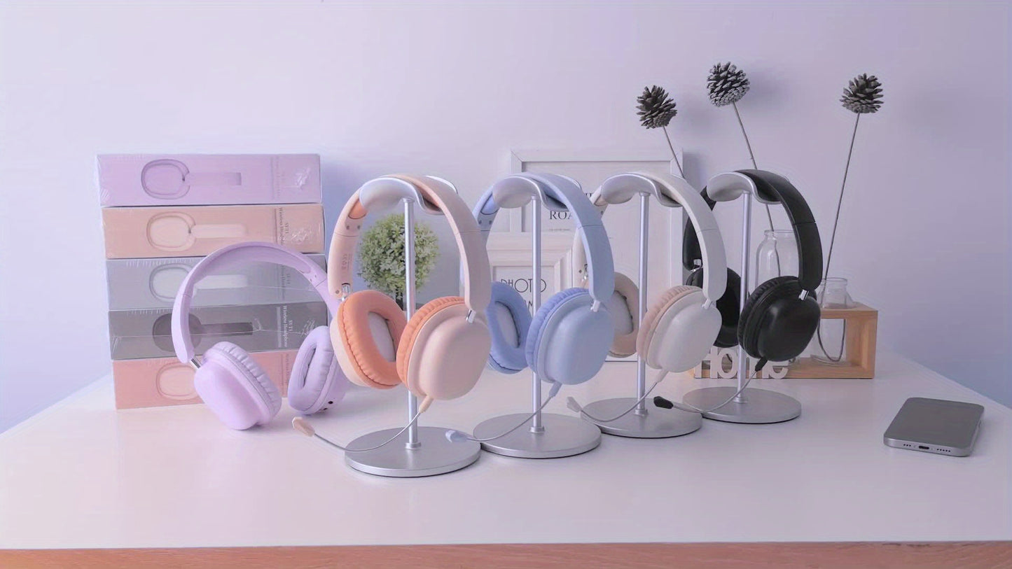 Foldable Over-Ear Headphones with Detachable Microphone - lifestyle setting 11