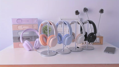 Foldable Over-Ear Headphones with Detachable Microphone - lifestyle setting 11