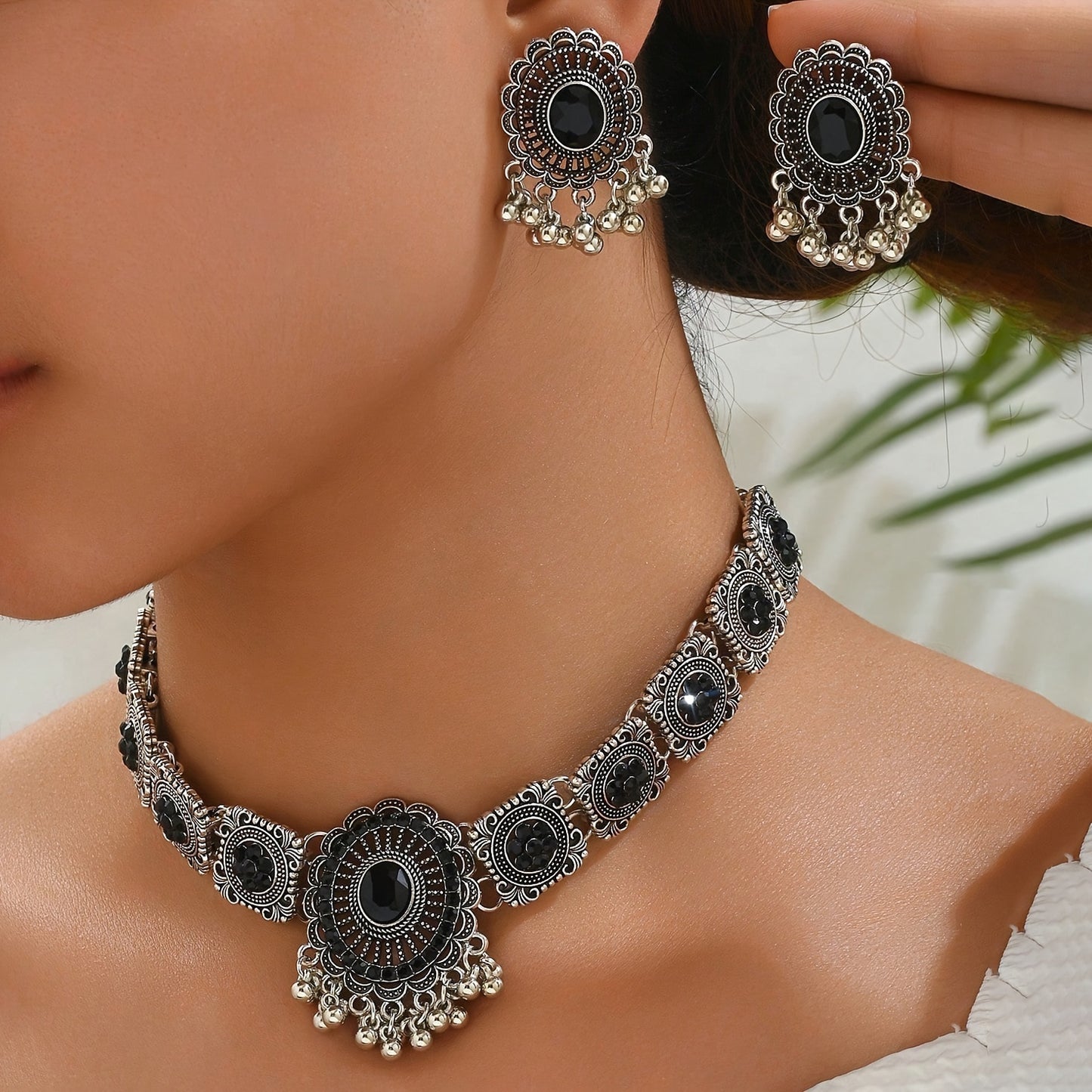 1 Necklace + 1 Pair of Earrings, Indian Bohemian Style Luxury Fringe Heavywork Women's Necklace and Earrings Set