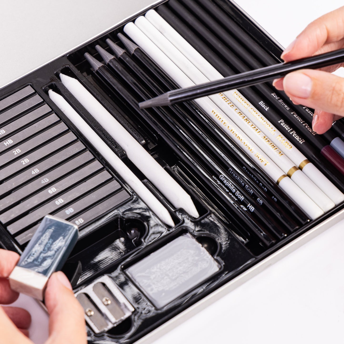 Evelay 28pcs Professional Drawing Pencil Set – Sketching & Art Supplies Kit with Charcoal, Graphite, Pastels, Erasers & Tin Case – Ideal Gift for Beginners & Artists