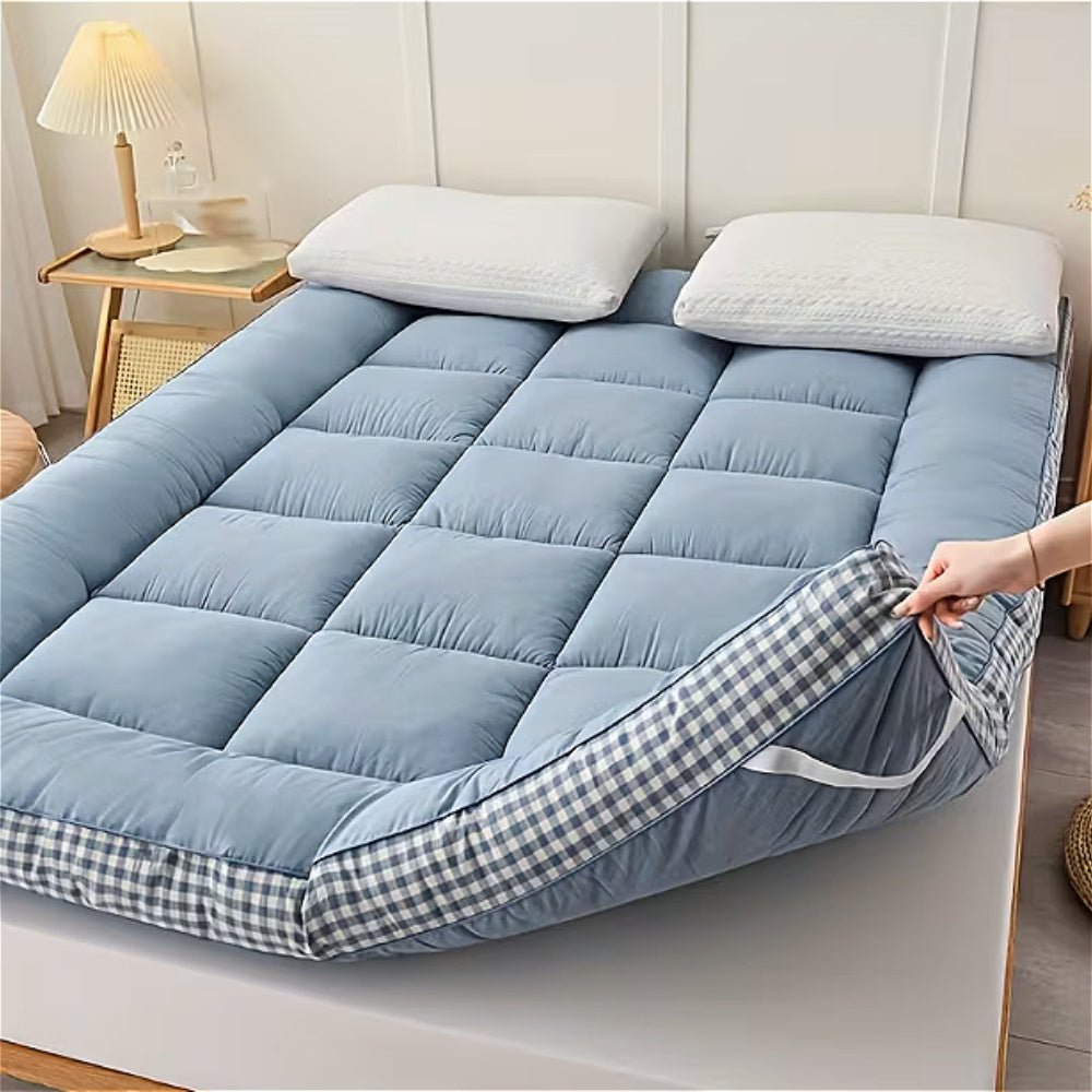 Ultra-soft and Comfortable Brushed Quilted Mattress Topper, Extra-thick Foldable Mattress Topper with Side Plaid Design, Breathable and Durable Bed Mattress Pad Cover, with Strap Design, Medium Hardness, Luxury Bedding for Bedroom, Apartment, Guest Room,